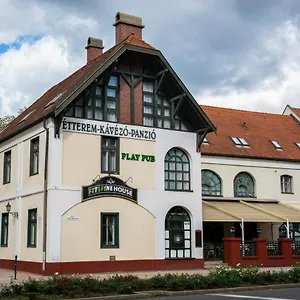 Play Pub Etterem Es Panzio Frühstückspension